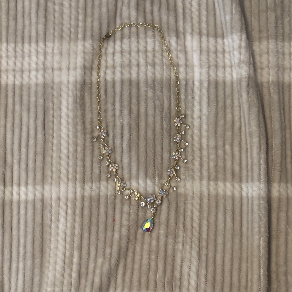 Elegant Gold Necklace with Crystal Accents